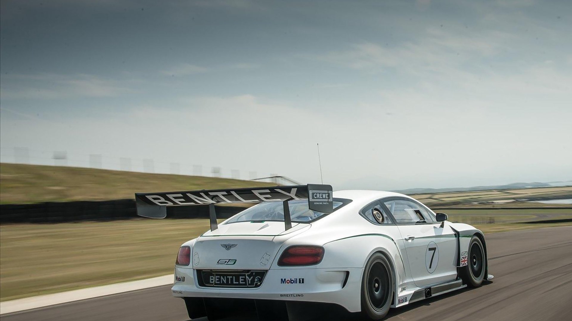 克莱尔表现亮眼 赢得观众热烈掌声,克莱尔登场作品